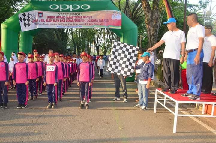 4000 Peserta Ikuti Gerak Jalan Tepat Waktu di Padang