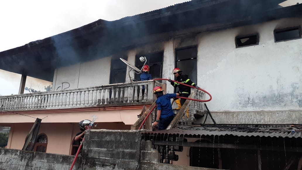 Satu Unit Rumah Di Kawasan Siteba Diamuk Si Jago Merah