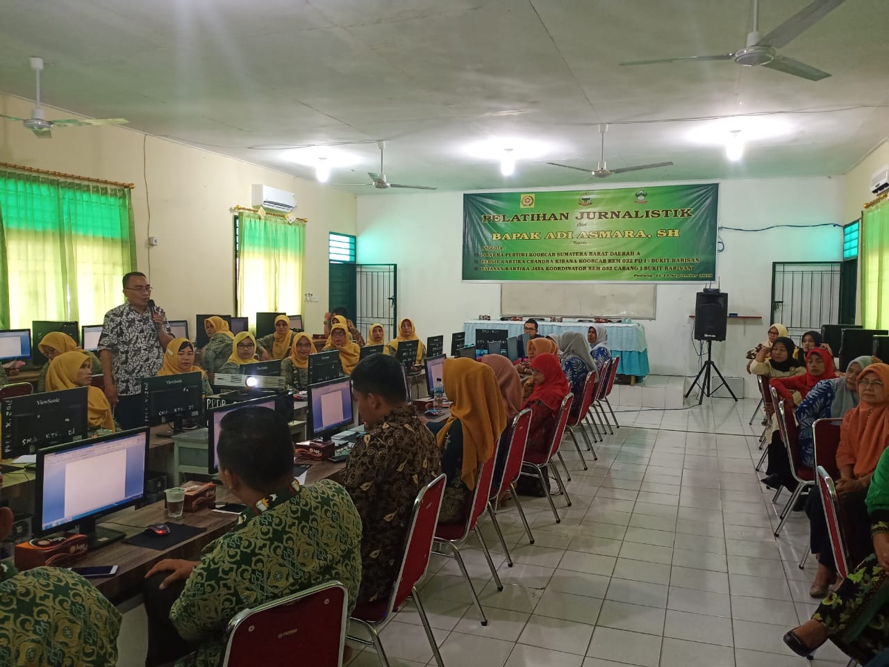 Dharma Pertiwi Daerah A Sumbar, Mengikuti Pelatihan Jurnalistik