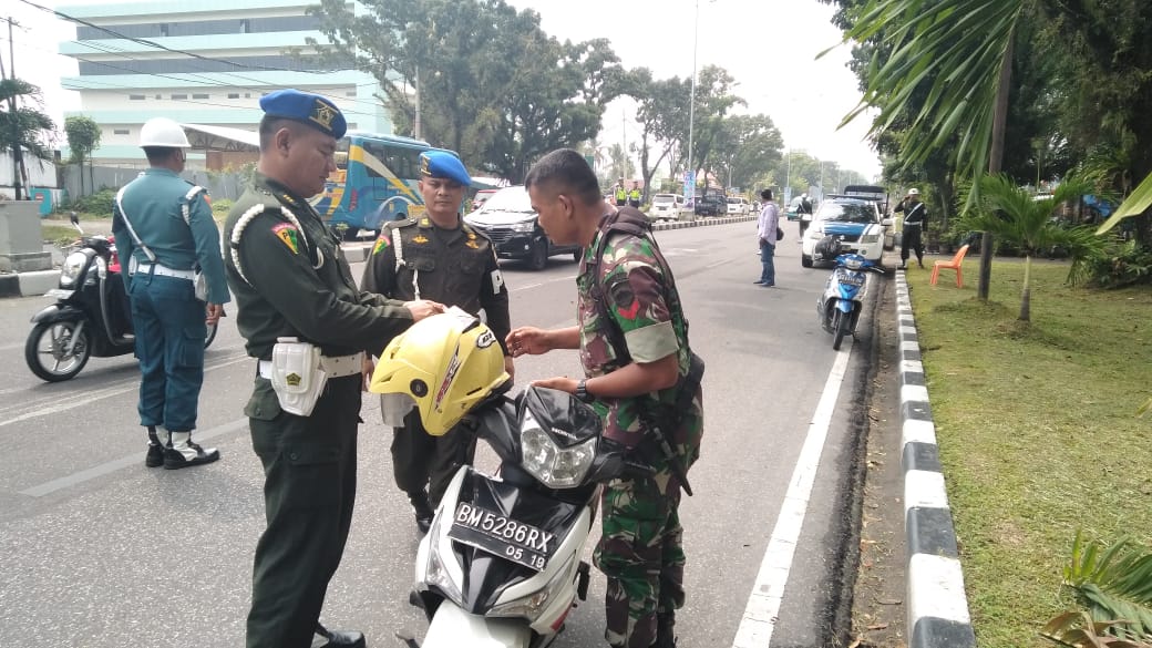 Denpom 1/4 Padang Gelar Razia Terhadap Personel yang Melanggar Aturan Lalin