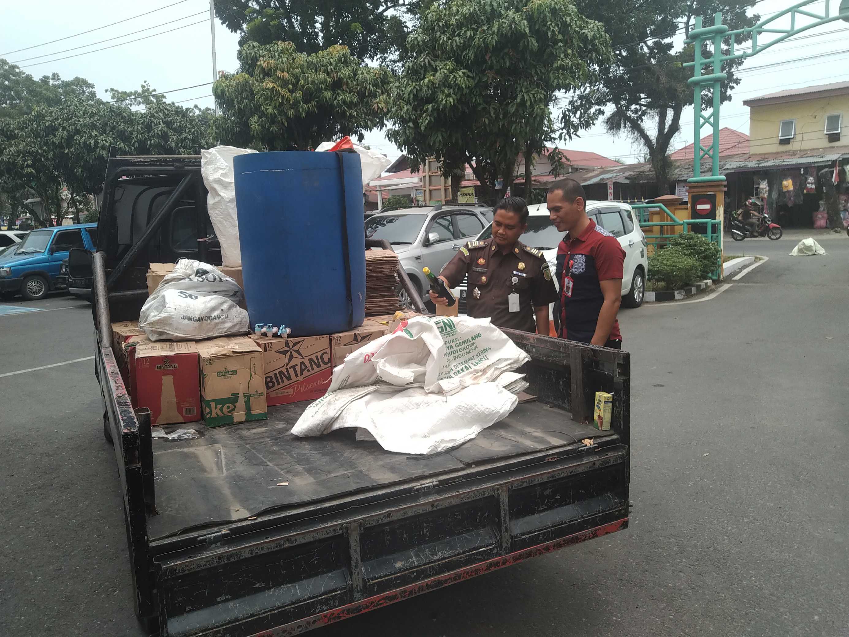 Kasus Pabrik Miras Palsu Bergulir Kekejaksaan, Satu unit Grand Max Dijadikan Barang Bukti