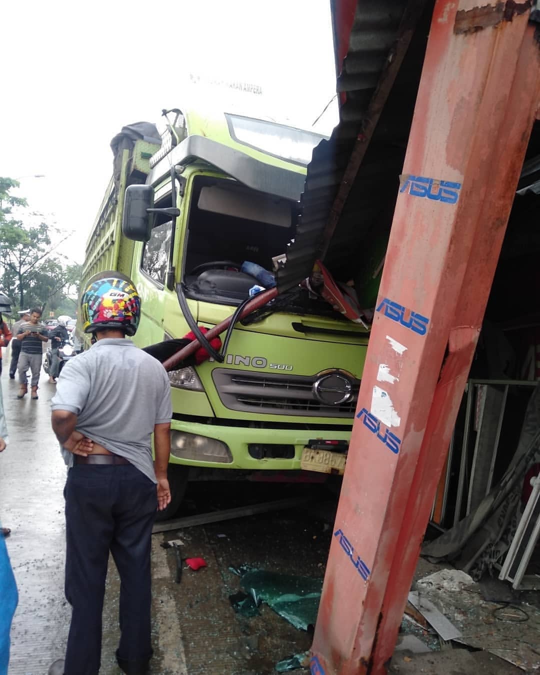 Truk Lepas Kendali Tewaskan Pengguna Jalan