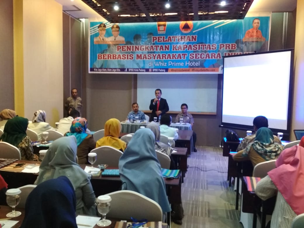 Penyandang Disabilitas di Kota Padang Dilatih Evakuasi Saat Bencana