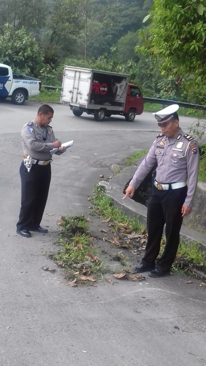 Tergilas Truk, Mahasiswa Asal Solok Tewas Di Sitinjau Lauik