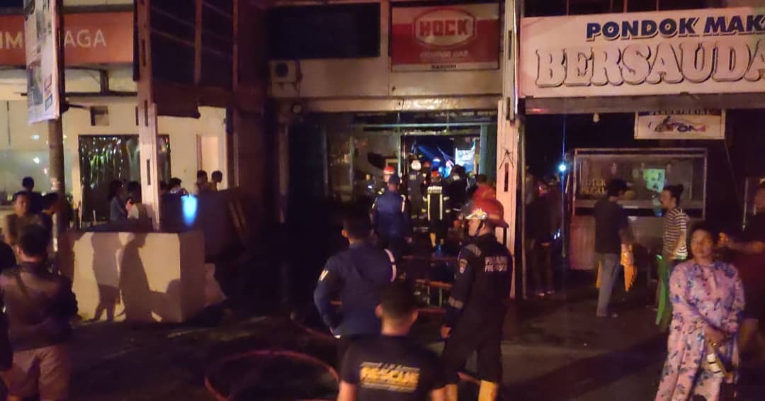 Korsleting Listrik, Toko Pecah Belah Ludes di Lahap Si Jago Merah