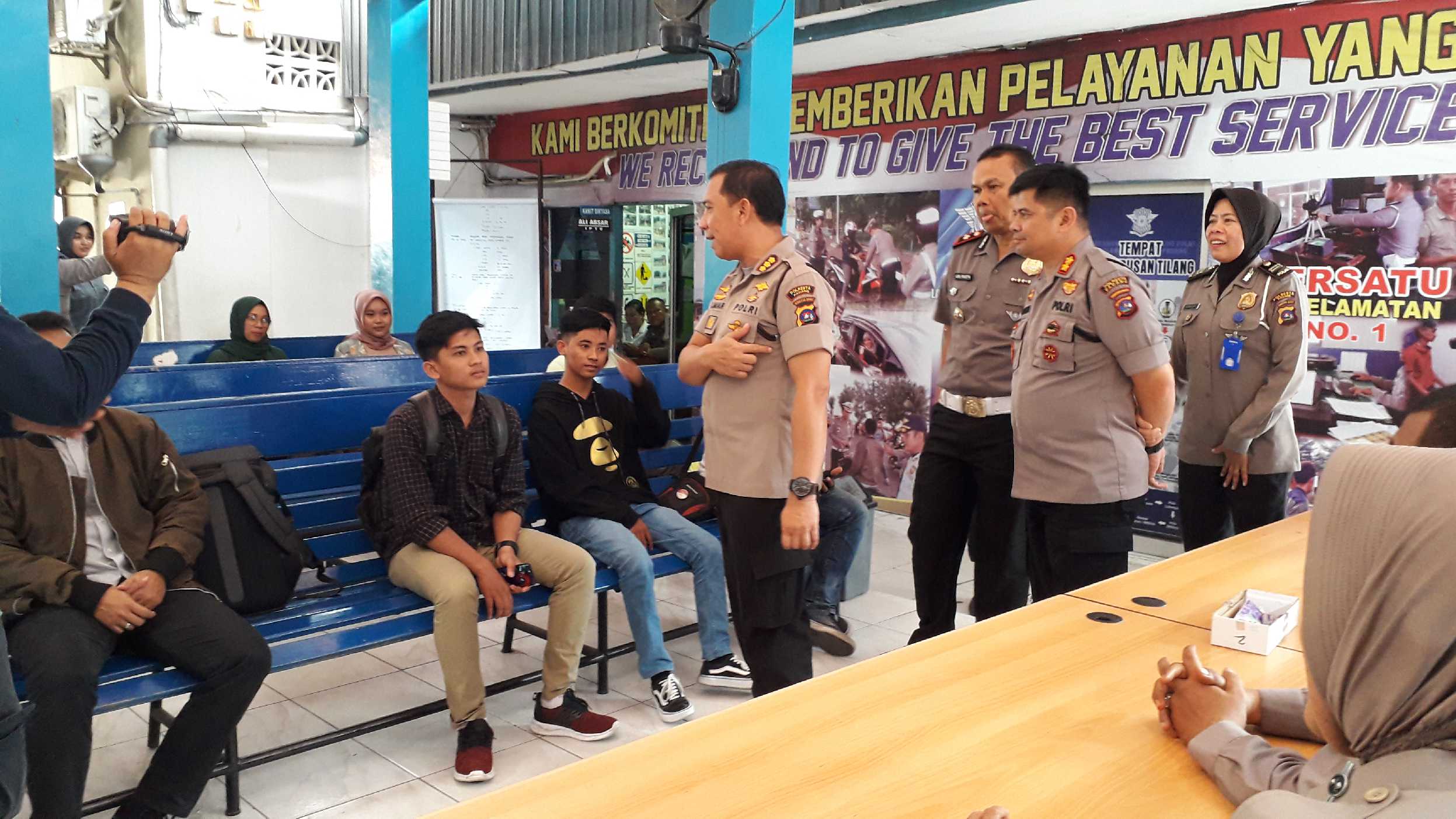Pastikan Pelayanan Bersih Dari Calo dan Pungli, Kapolresta Padang Sidak Ke Satpas SIM