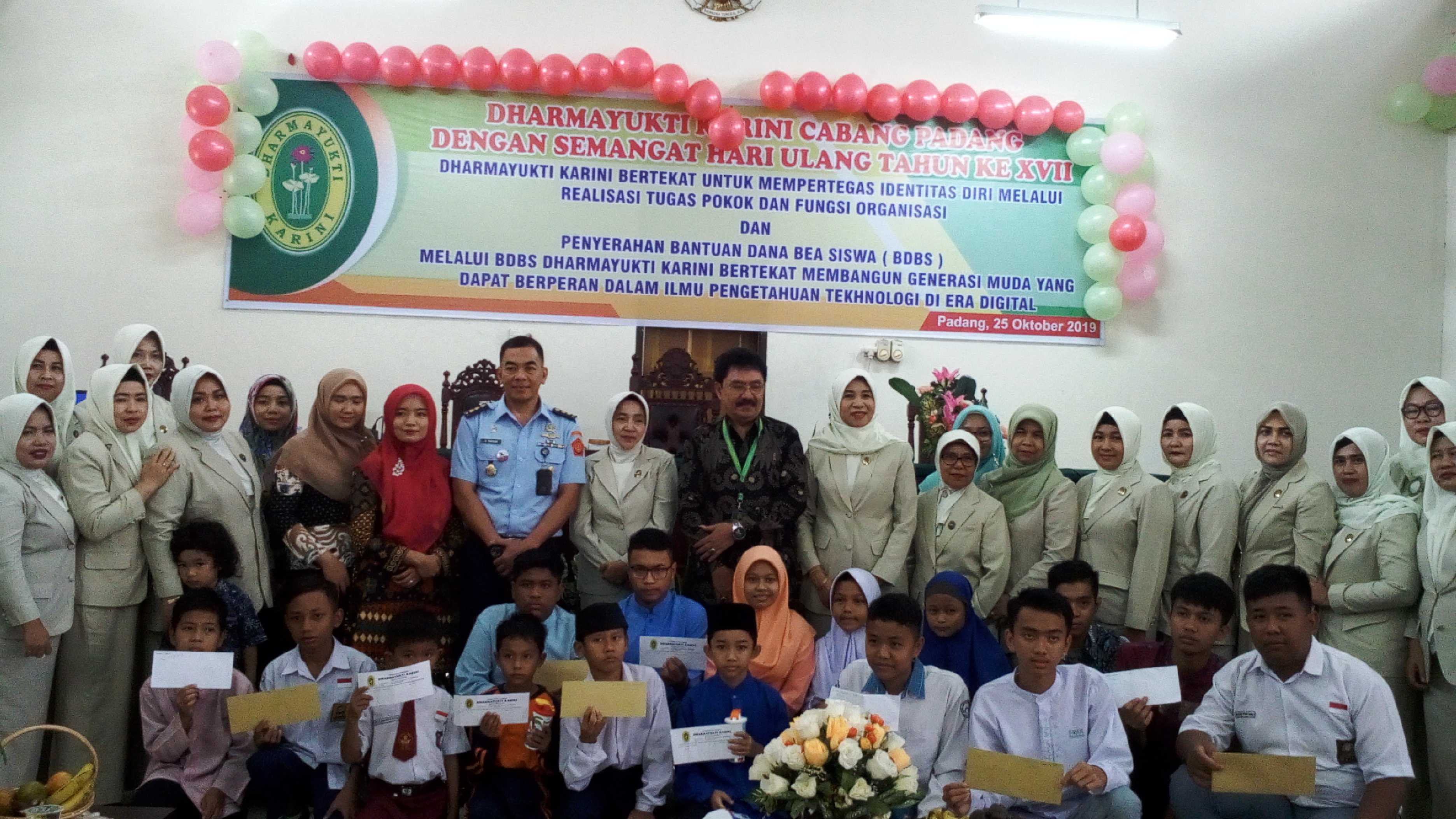 Peringatan Dharmayukti Kartini Cabang Padang Menggelar Kegiatan Sosial