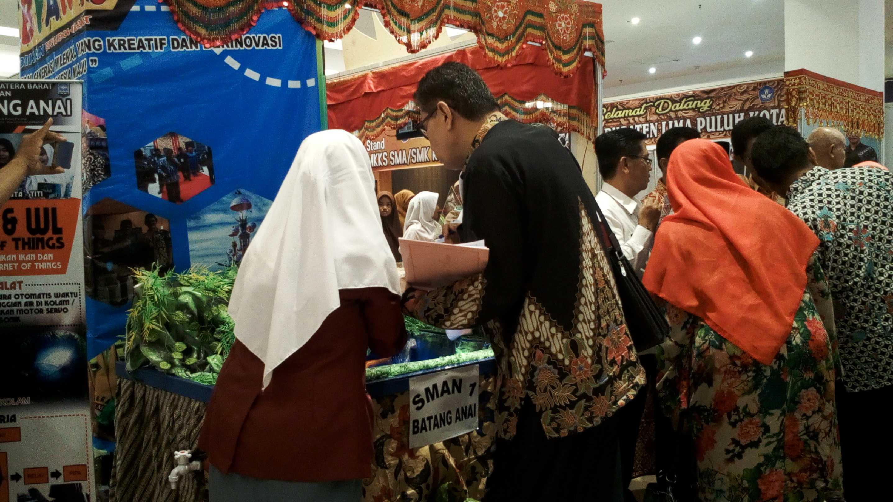 SMA Negeri 1 Batang Anai Menemukan Alat Pemberi Pakan Ikan dan Ketinggian Air dengan Otomatis