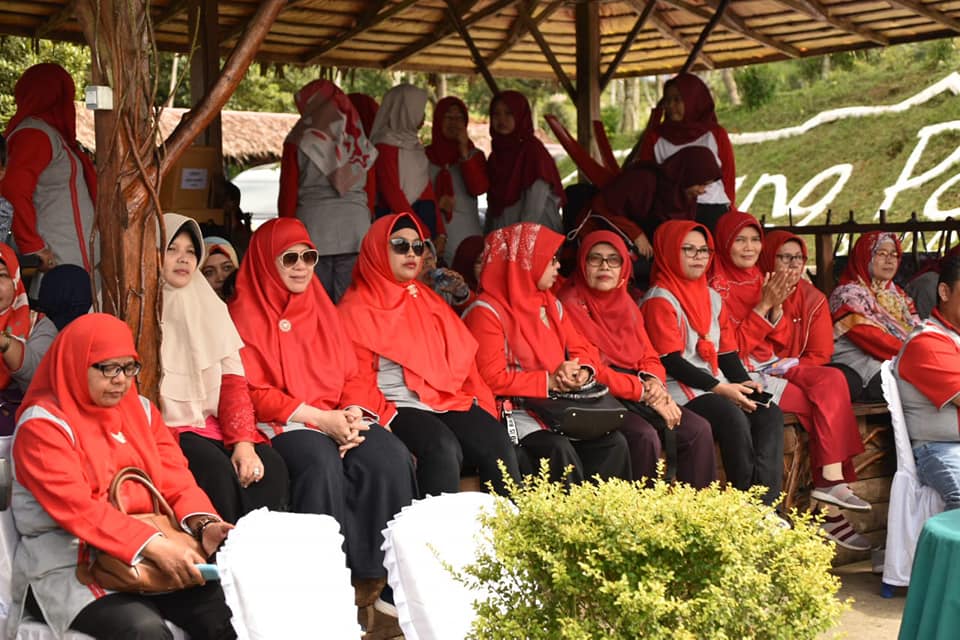 450 Orang Kader PKK Kota PadangKunjungi Objek Wisata Lawang Park