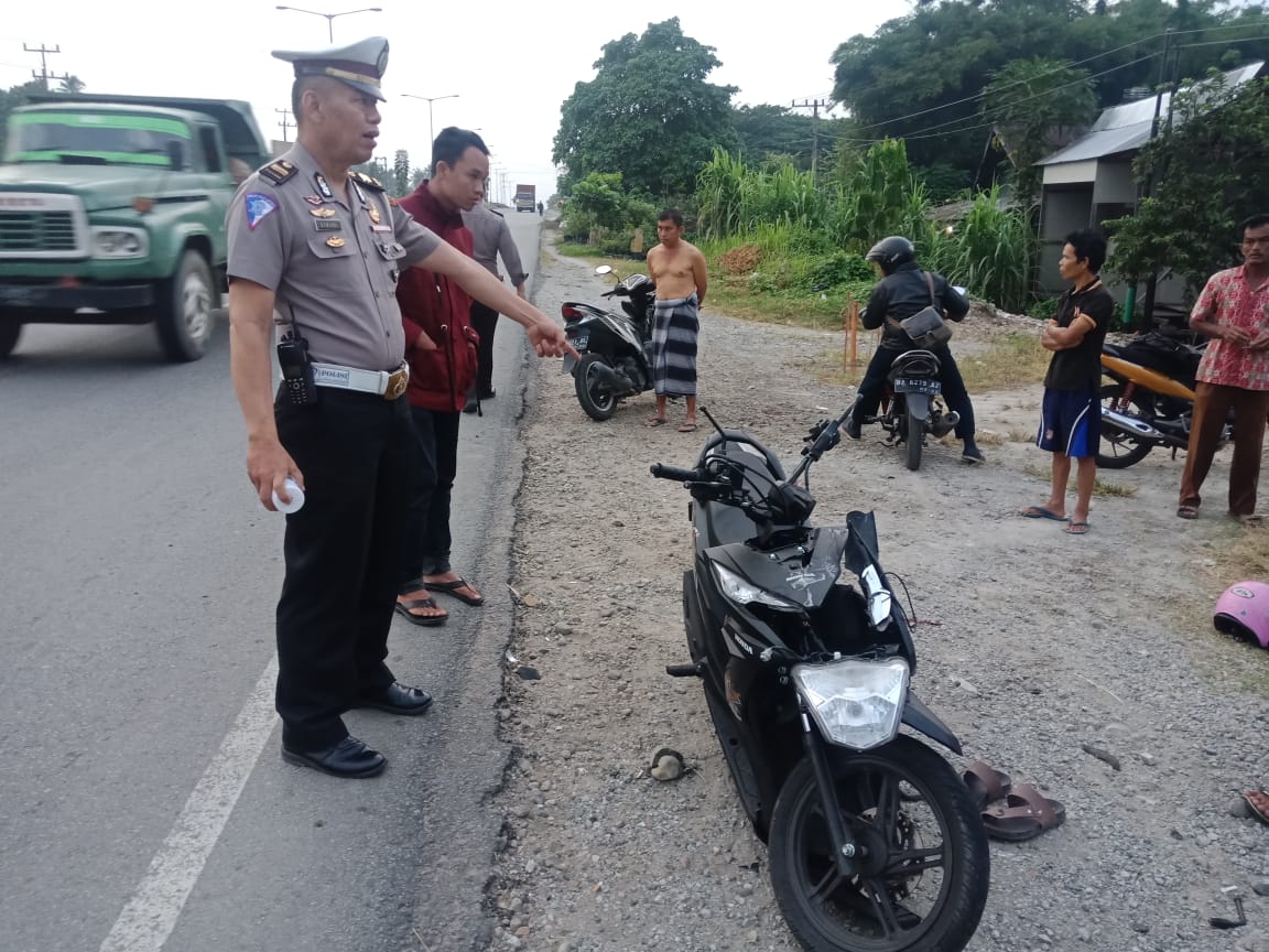 Tabrak Truk Parkir, Pengendara Motor Tewas