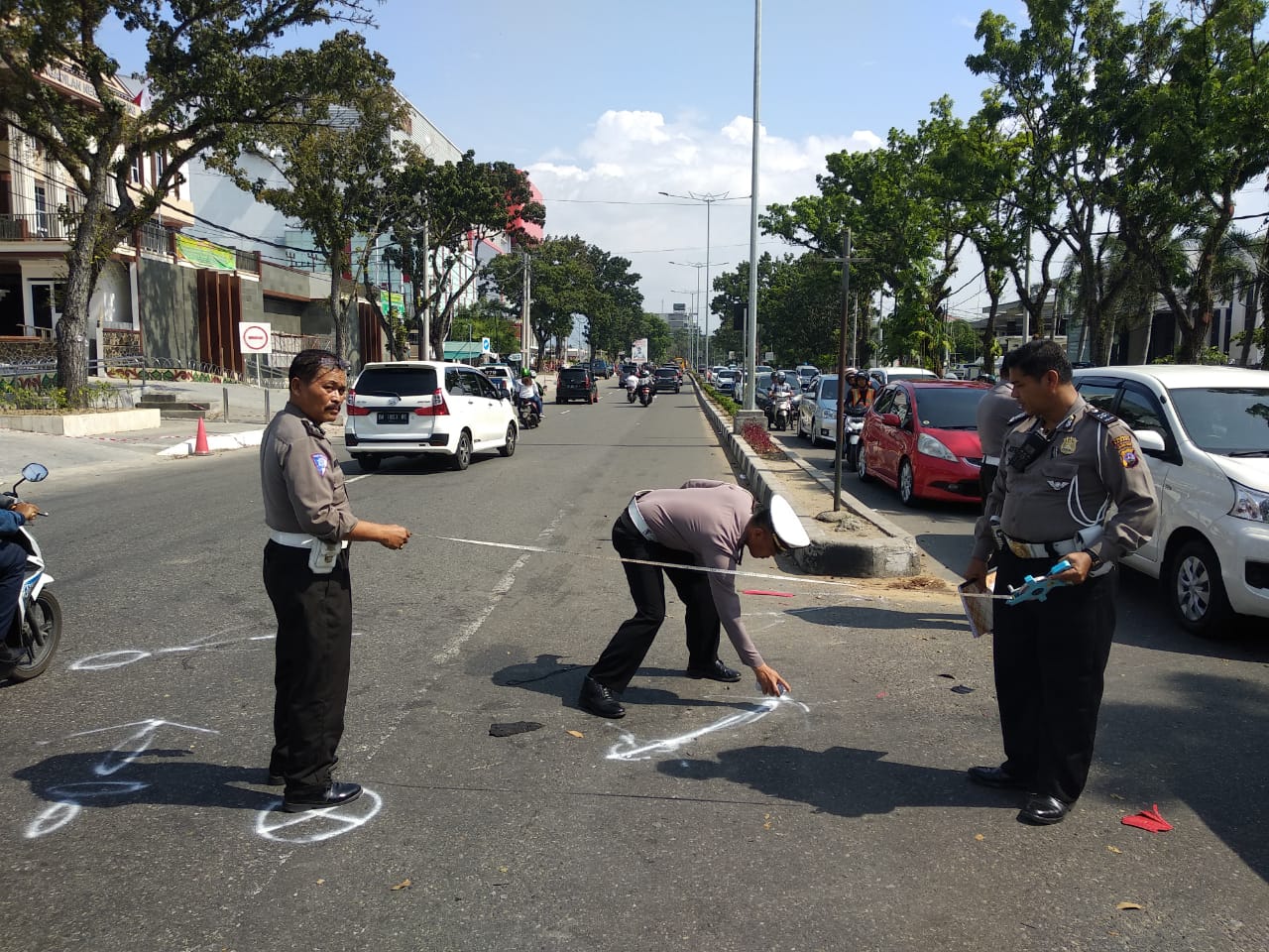 Wanita Pengemudi Ojol Tewas Setelah Bertabrakan di Simpang LO