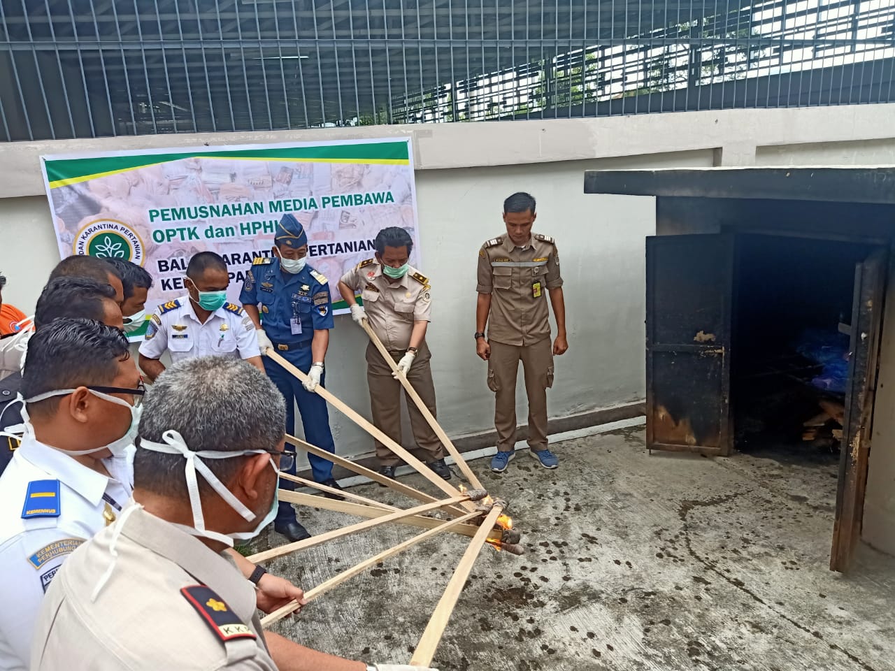 Ratusan Kilo Komoditas Pertanian Ilegal Dimusnahkan Karantina Pertanian Padang