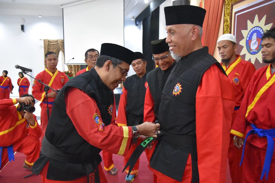 Mahyeldi Dilantik Jadi Pendekar Kehormatan Tapak Suci
