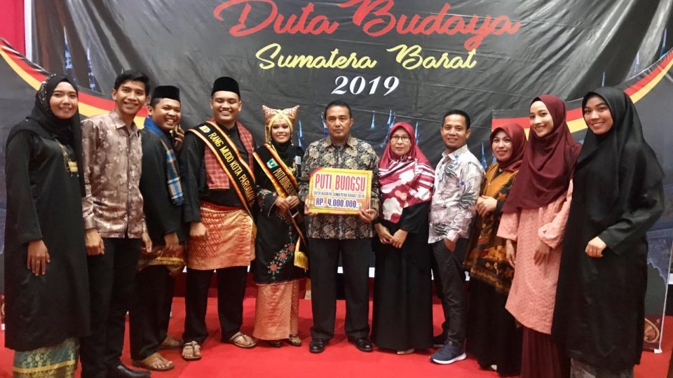 Maulin Asyura Puti Bungsu Kota Pariaman Menjadi Duta Budaya Provinsi Sumatera Barat Tahun 2019