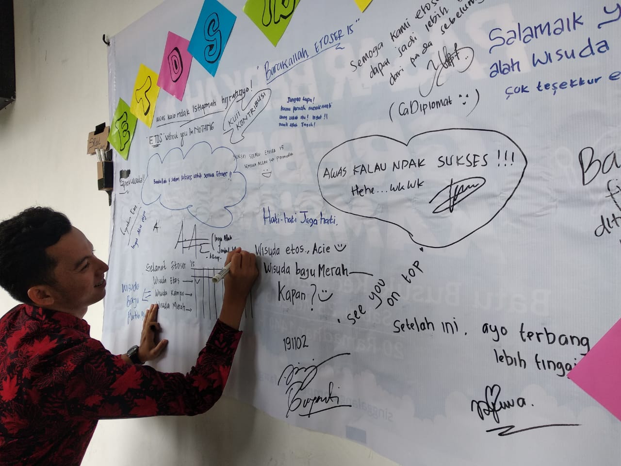 Segudang Prestasi Lengkapi Torehan Wisudawan Etos Padang Tahun Ini