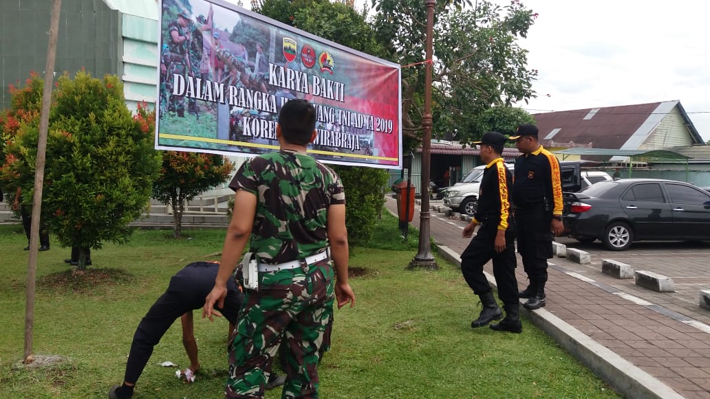 Jelang Hari Juang Kartika 2019, Korem 032/Wbr Gelar Bersih-Bersih di Masjid Nurul Iman