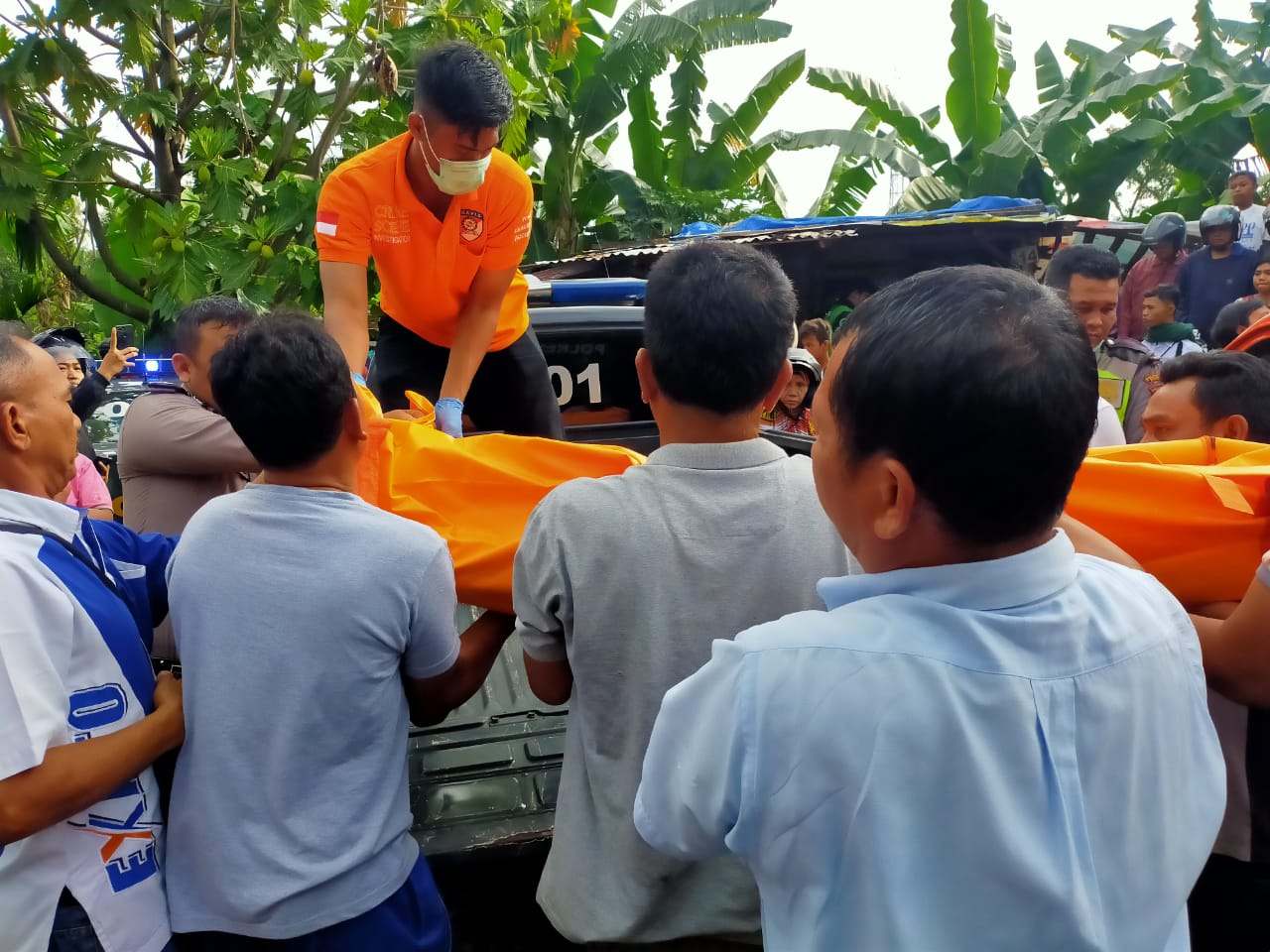 Warga Mata Air Geger, Seorang Pemuda Ditemukan Tewas Tergantung