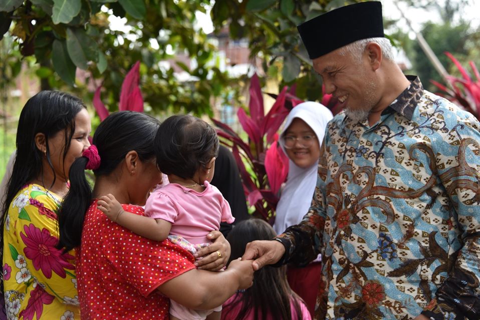 Mahyeldi Resmikan Bantuan Bedah Rumah Dari IKKT Jakarta