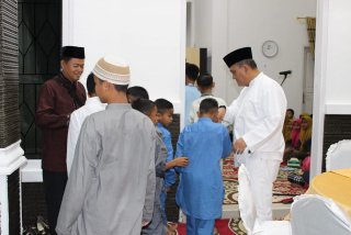 Kepala Kejati Sumbar Santuni Anak Yatim, Jaga Terus Tali Silaturahmi