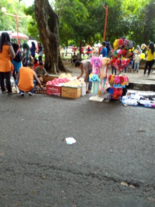 Pedagang Buah Banjiri Kawasan GOR Agus Salim