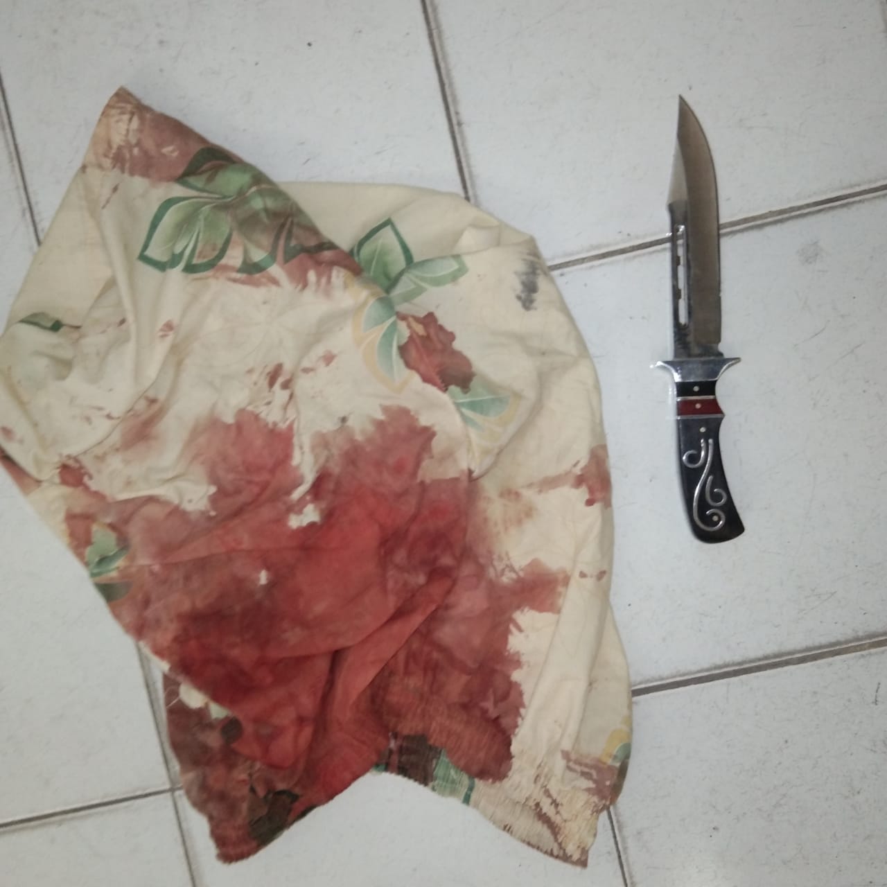 Hilang Kesadaran, Suami Tusuk Istri Dengan Sebilah Pisau