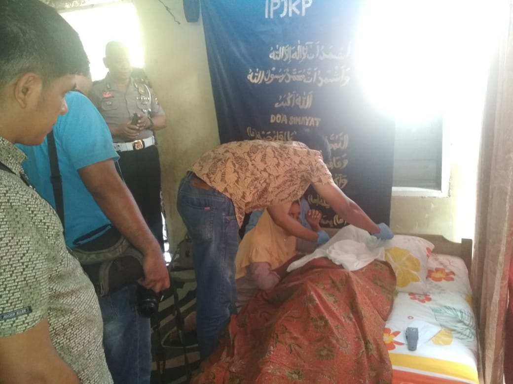 Isteri Histeris Dapati Suami Gantung Diri dalam Kamar