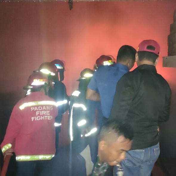 Si Jago Merah Mengamuk di Toko Besi By Pass Padang