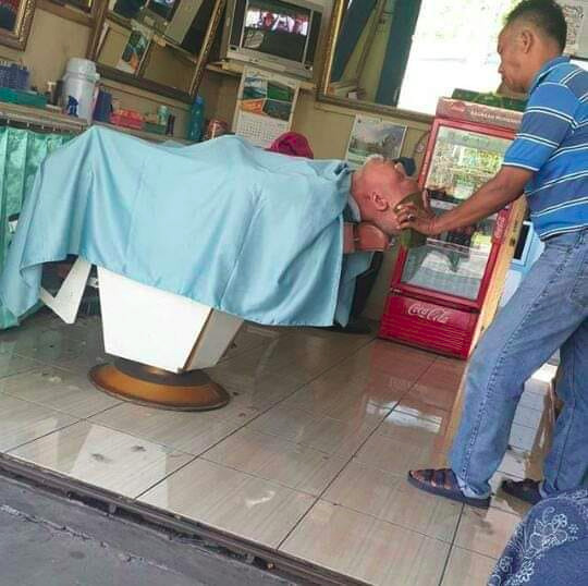 Mahyeldi Pangkas Rambut di Kios Sederhana, Warganet : Tambah Coga