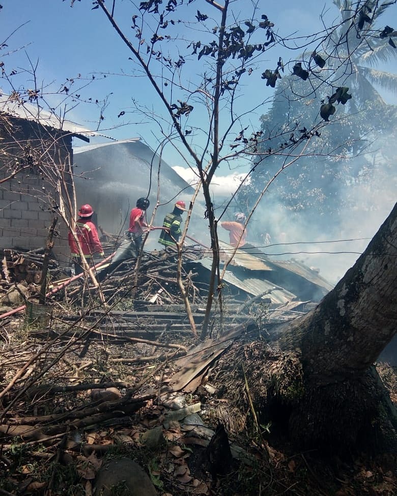 Diduga Akibat Api Pembakaran Sampah, Satu Unit Rumah Dilahap Si Jago Merah