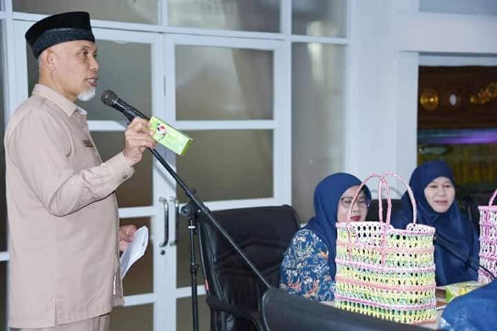 Mahyeldi : Dekranasda Kota Padang Harus Memperkuat Industri Kerajinan Kota Padang