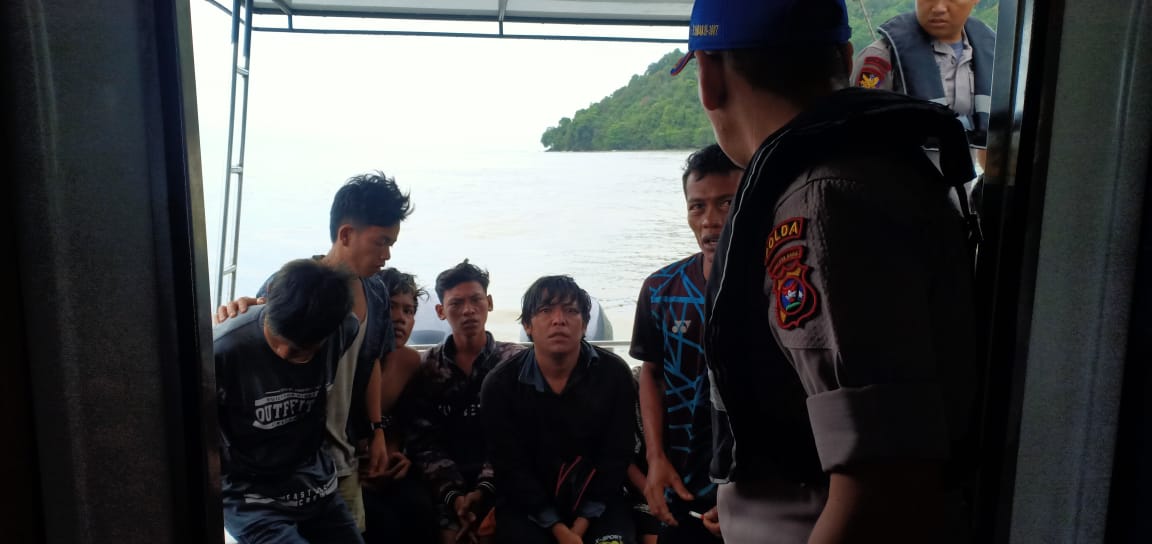 Diterjang Badai, Kapal Bagan Tenggelam, 10 Orang Selamat, Satu Masih dalam Pencarian