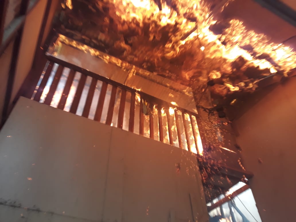 Ditinggal Pemilik Bekerja, Rumah Kayu Bertingkat Terbakar