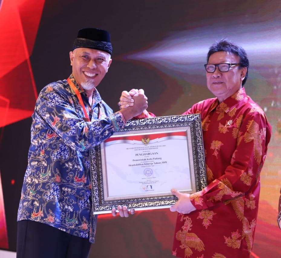 Mahyeldi Terima Penghargaan AKIP 2019 dari Menteri PAN RB Tjahjo Kumolo