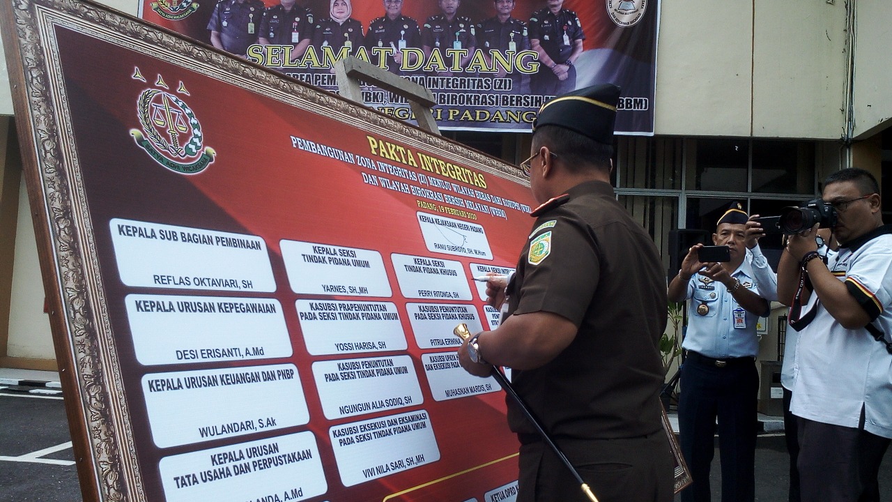 Kejari Padang Komit Cegah KKN Melalui WBK dan WBBM