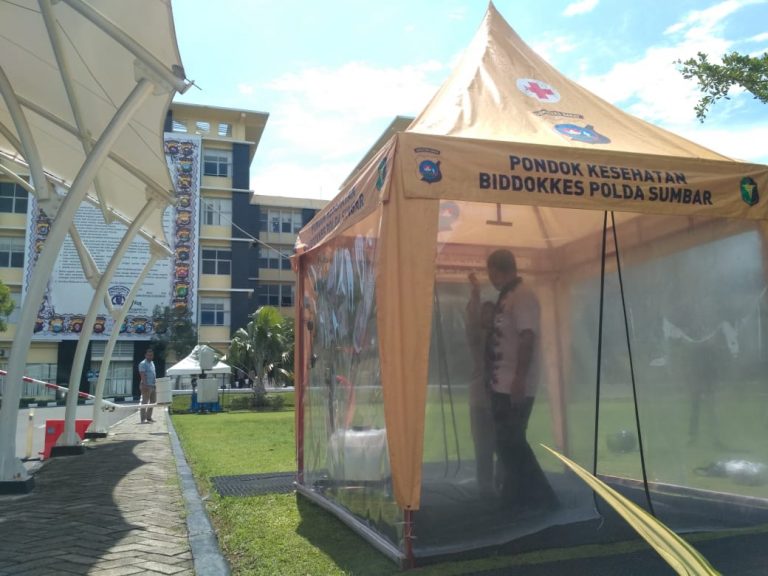 Datang ke Polda Sumbar Wajib Masuk Bilik Disinfektan