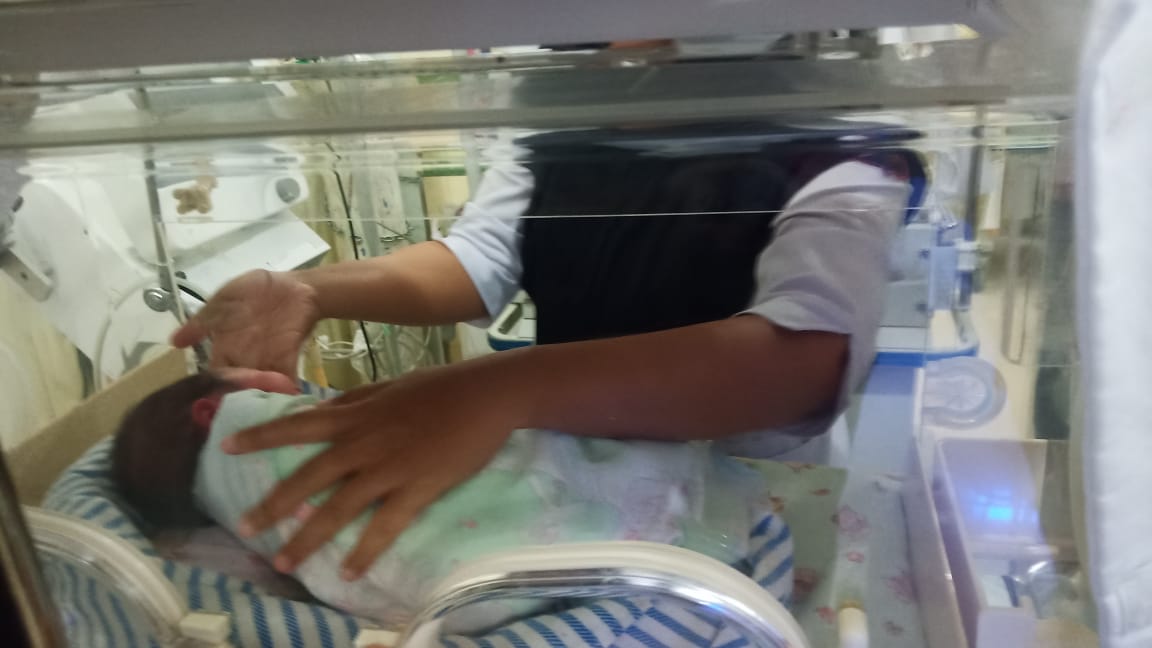 Bayi Malang Diduga Ditinggal Orang Tua Ditemukan Berbungkus Kain dan Beralas Kantong Kresek