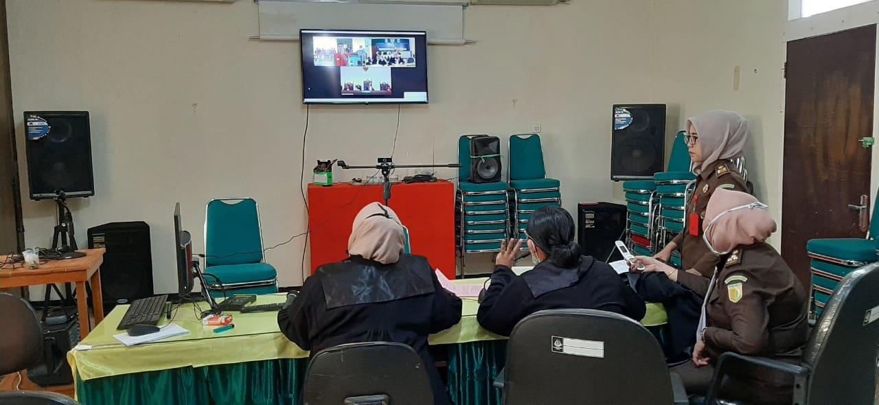 Antisipasi Covid-19, Kejari Padang Gelar Sidang Perdana Melalui Video Conference