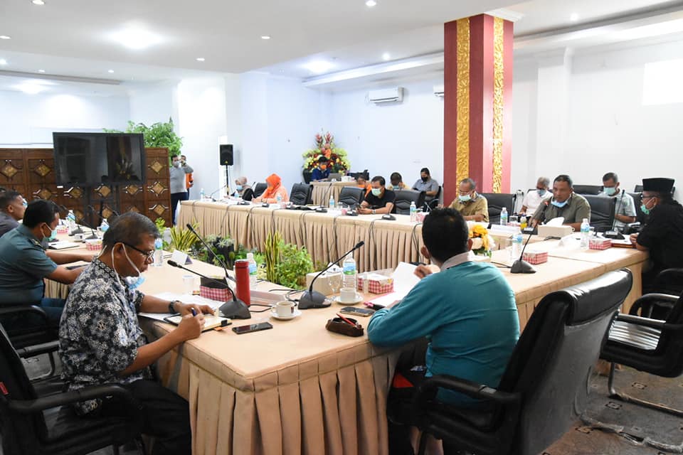 Pemko Padang Tutup Jalan Akses Masuk Padang