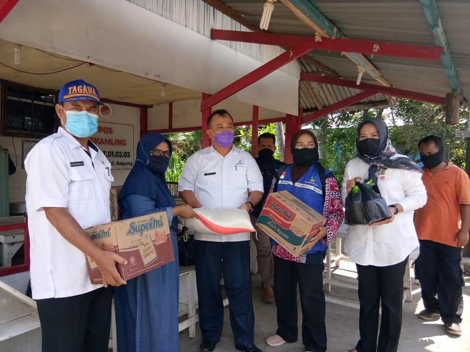 Bagikan Sembako, Pemko Padang Bantu Warga Positif Covid-19