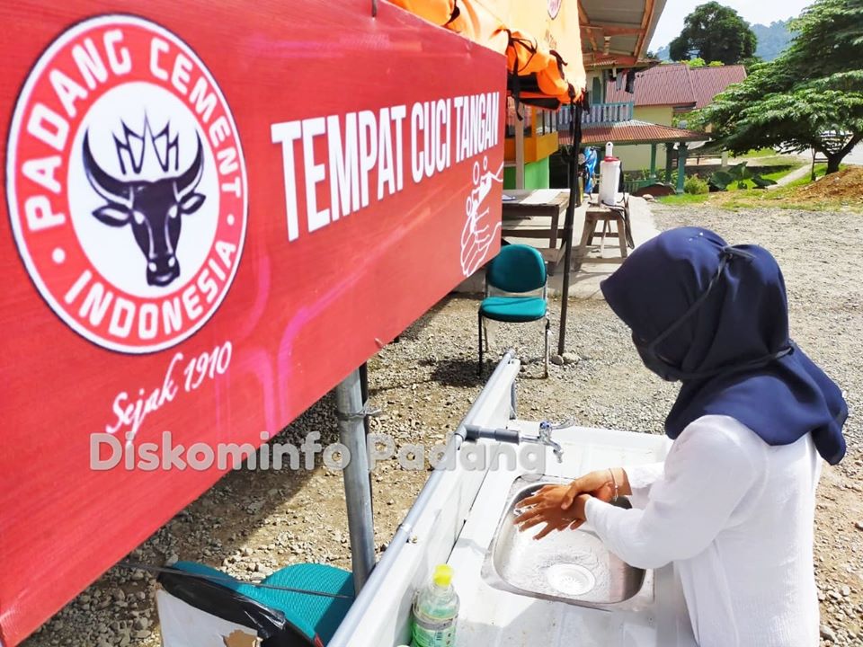 Di Perbatasan, Cuci Tangan Dulu Sebelum Ukur Suhu Tubuh