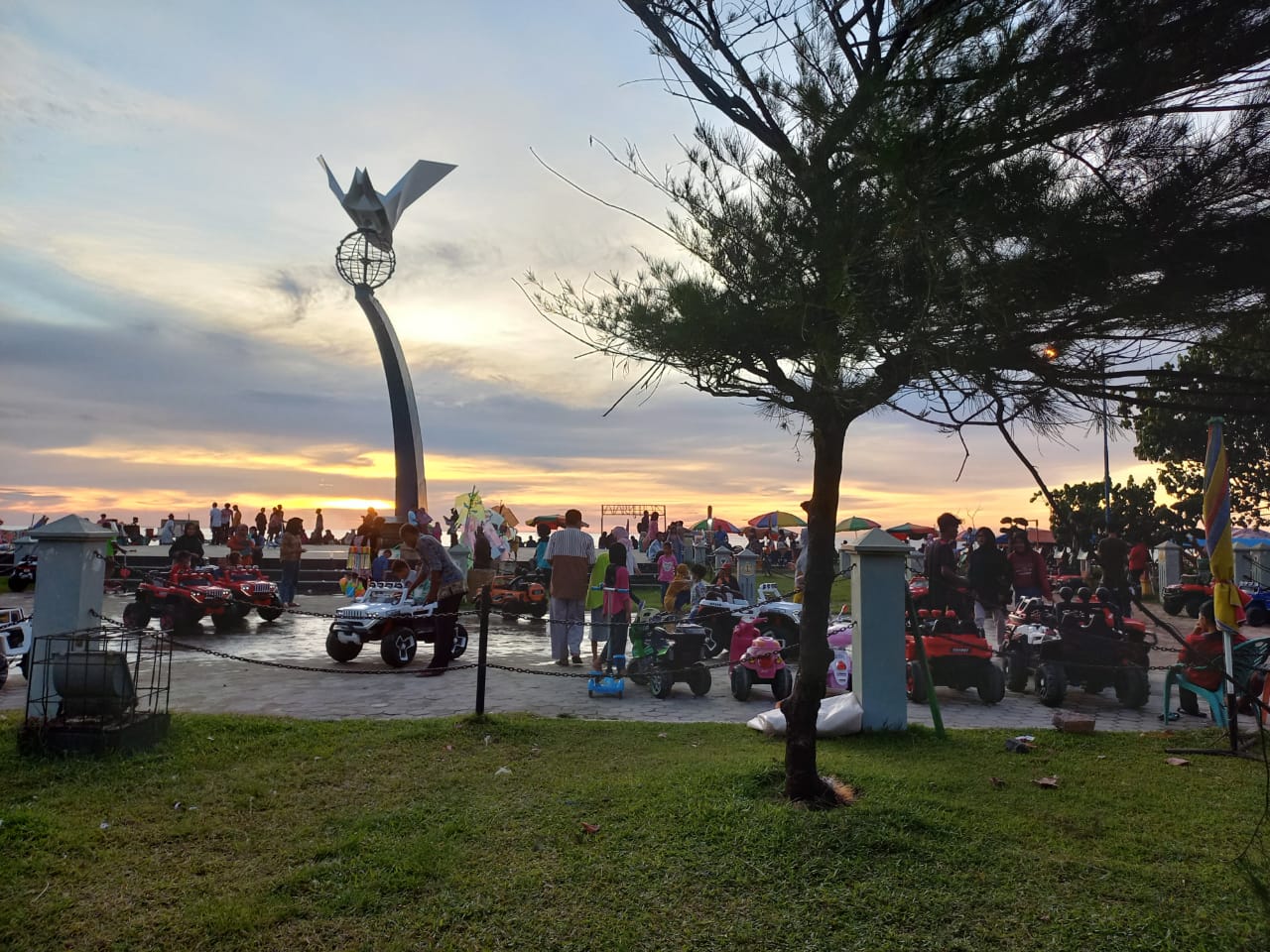 Banyaknya Pengemis di Pantai Padang, Pengunjung Kurang Nyaman
