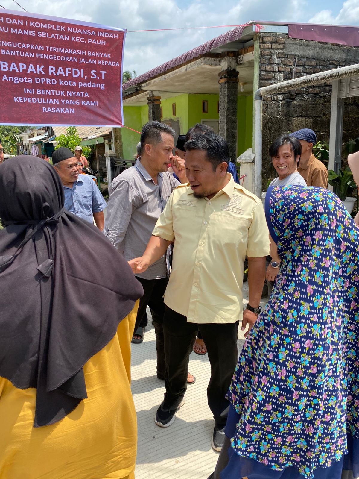 Anggota DPRD Kota Padang Rafdi Hadiri Syukuran Betonisasi Nuansa Indah, Ajak Warga Jaga Kekompakan