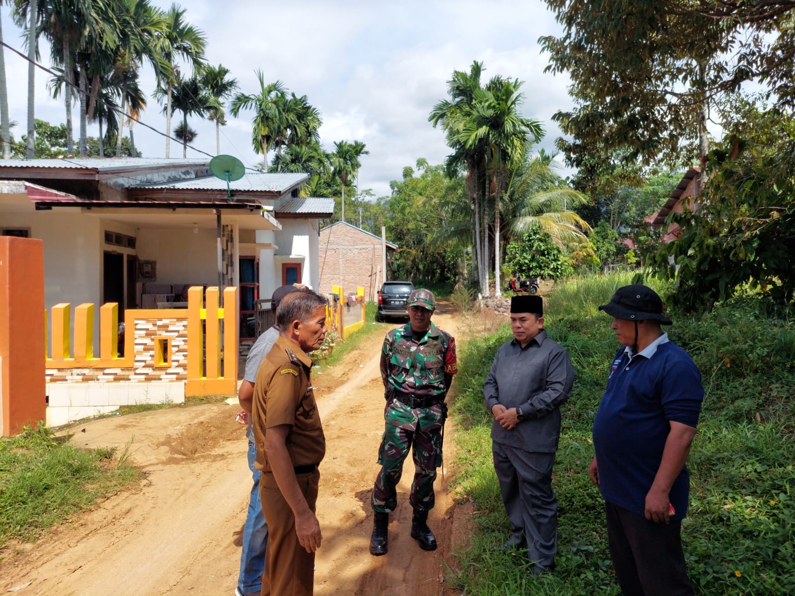 Anggota DPRD Kota Padang Buya Mulyadi Muslim Perjuangkan Betonisasi Jalan dan Drainase di Padang Sarai dan Balai Gadang