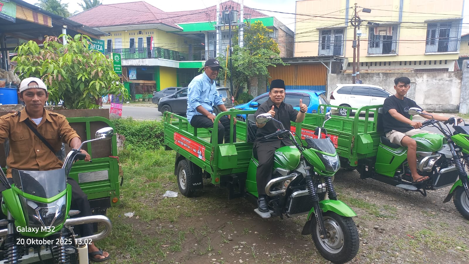 Mulyadi Muslim Salurkan Dana Pokir, Dua Becak Motor Diserahkan untuk Pengelolaan Sampah