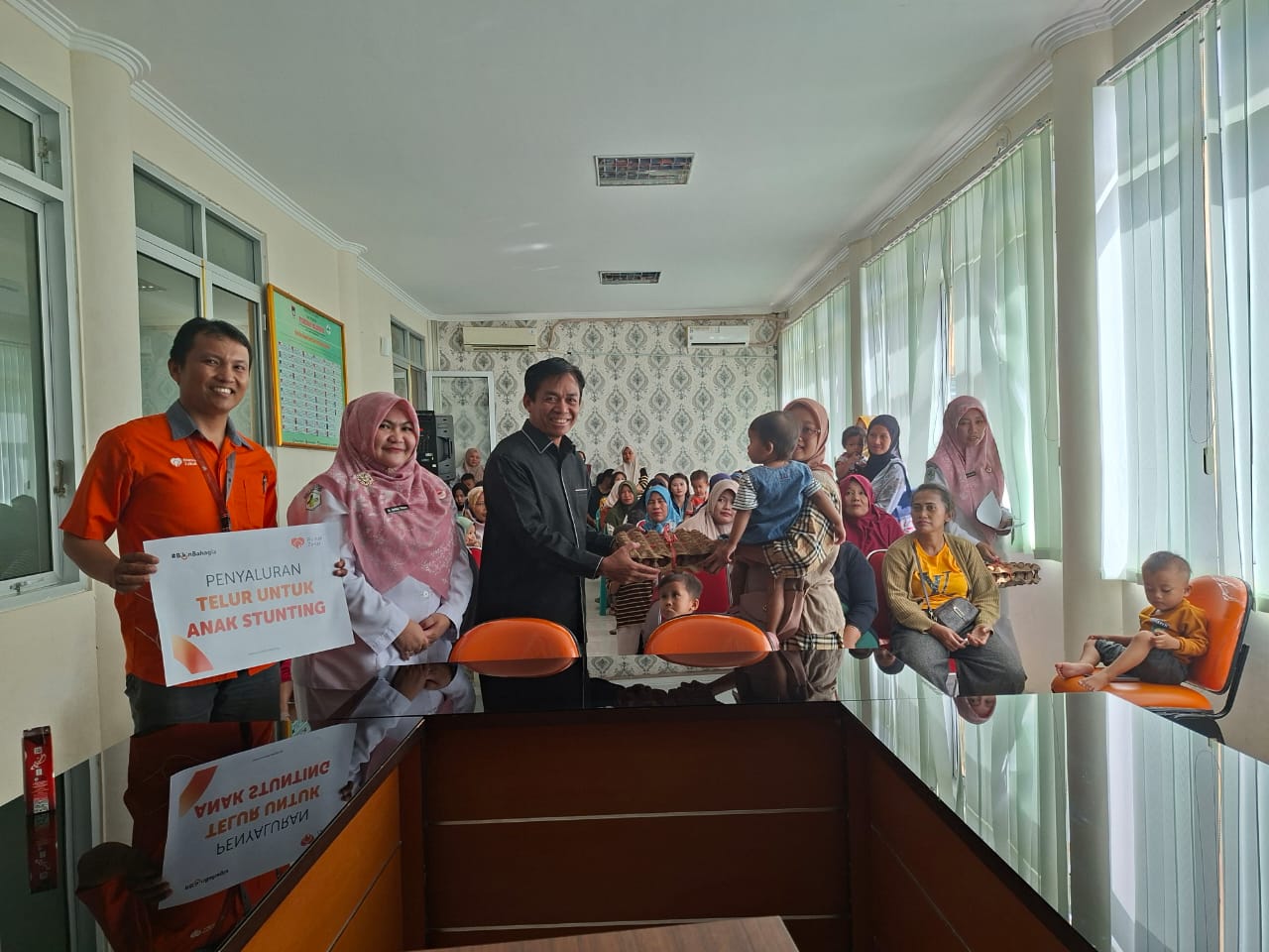 Anggota DPRD Padang Dapil 4 Hendrizal dan Rumah Zakat Berkolaborasi: Telur untuk Harapan Anak Bebas Stunting di Lubuk Begalung