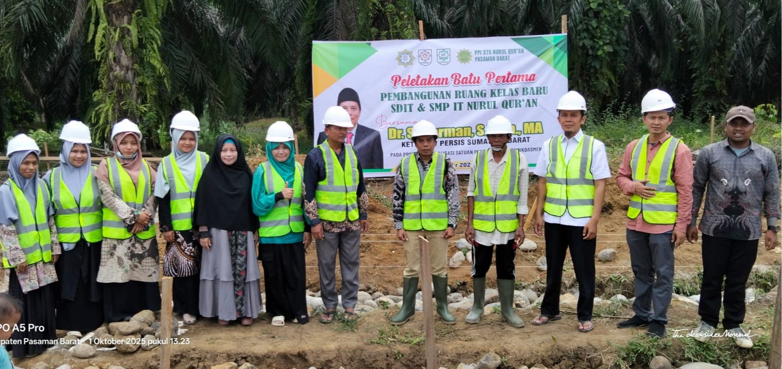 Ketua PW PERSIS Sumbar Dr. H. Sudarman, S.Hum., M.A. Letakkan Batu Pertama Pembangunan Gedung Baru Pesantren Persis 375 Nurul Qur'an Pasbar