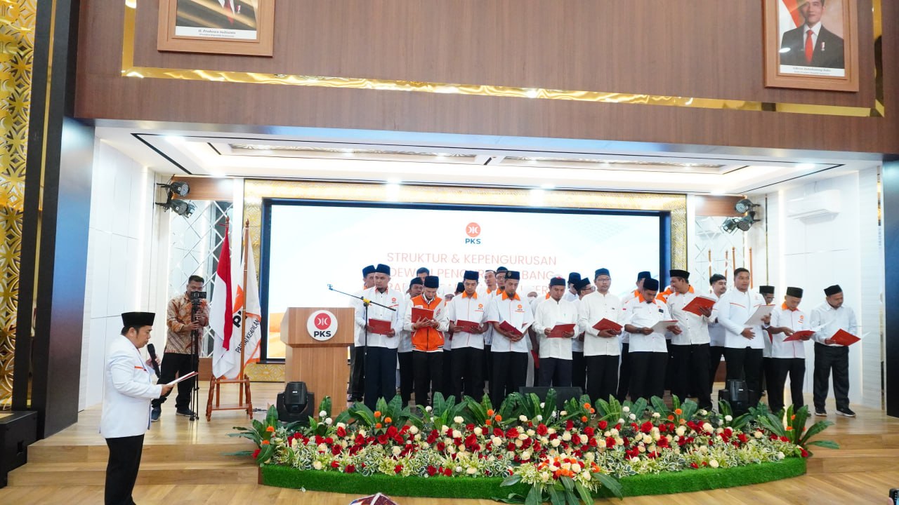 Kukuhkan Pengurus DPC di 11 Kecamatan, PKS Padang Targetkan 12 Kursi DPRD di Pemilu 2029