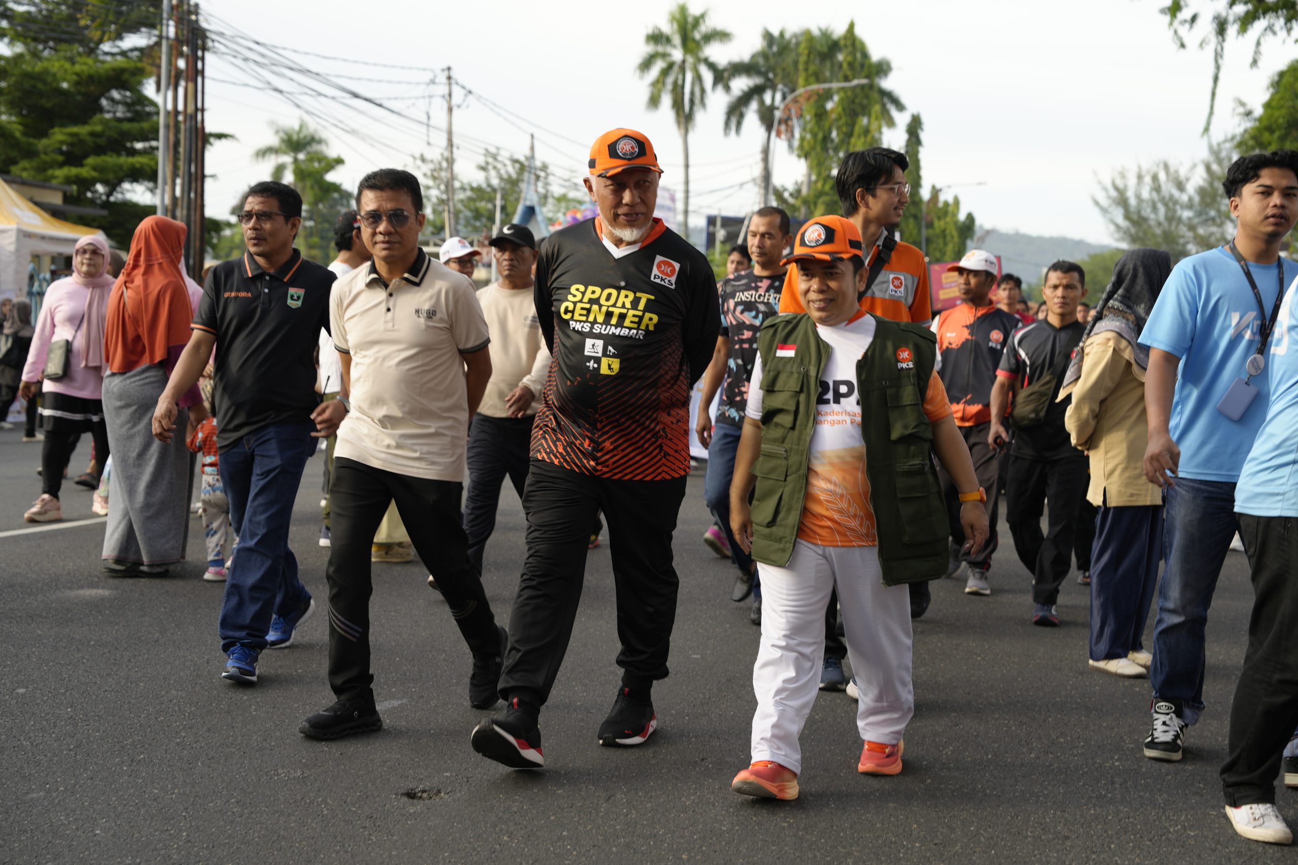 Ribuan Warga Padang Meriahkan Jalan Sehat Milad PKS ke-24